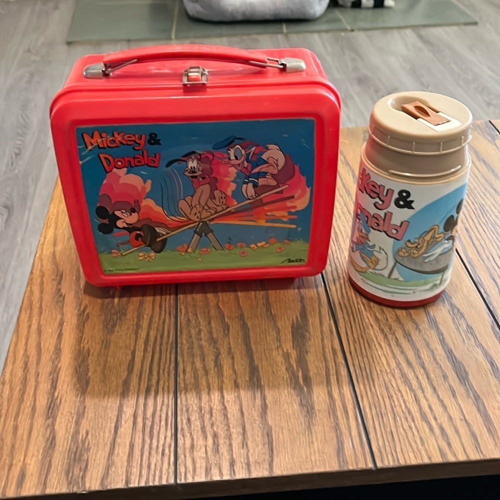 Vintage Mickey Mouse lunchbox and thermos! Thermos missing top!